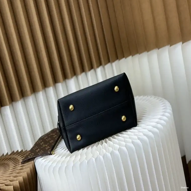 2408YA0078 Bags LV 0714